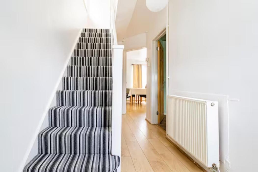 Luton Airport House In Quiet And A Very Pleasant Area, Near London Luton Airport Лутън Екстериор снимка