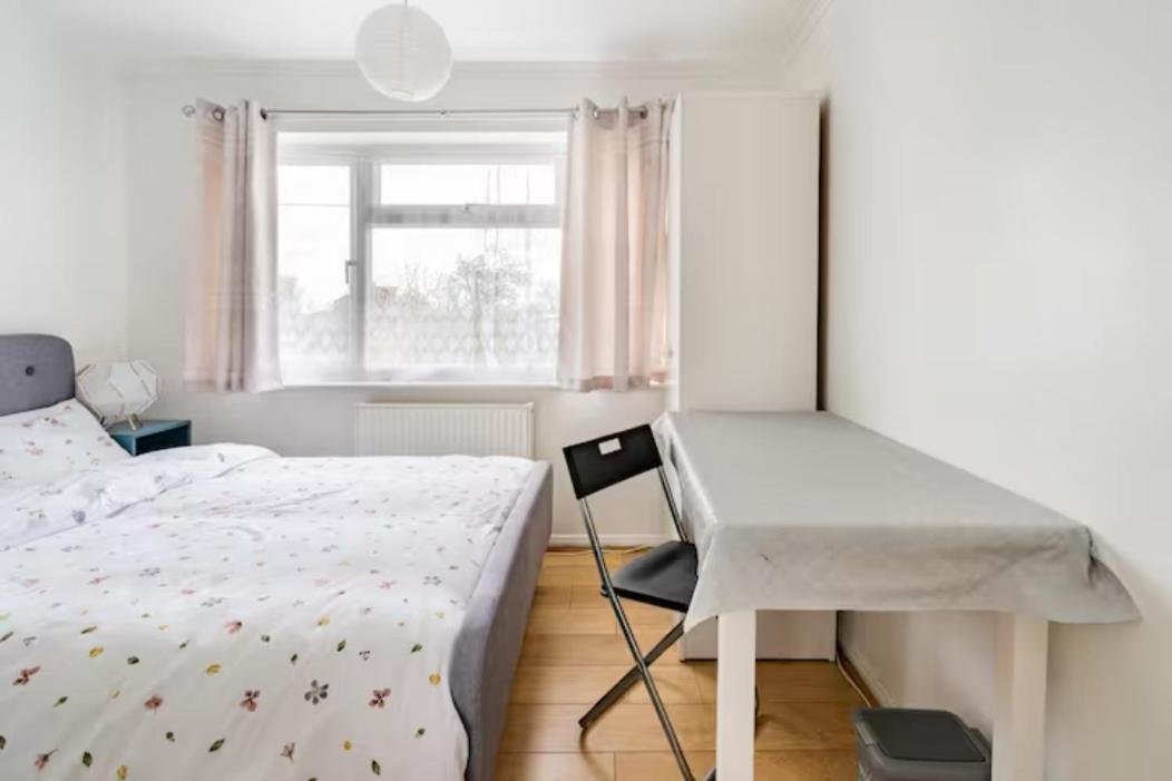 Luton Airport House In Quiet And A Very Pleasant Area, Near London Luton Airport Лутън Екстериор снимка