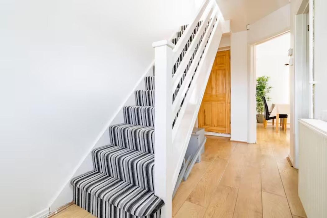 Luton Airport House In Quiet And A Very Pleasant Area, Near London Luton Airport Лутън Екстериор снимка