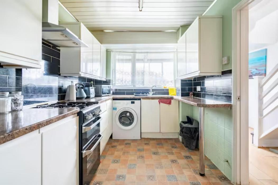 Luton Airport House In Quiet And A Very Pleasant Area, Near London Luton Airport Лутън Екстериор снимка