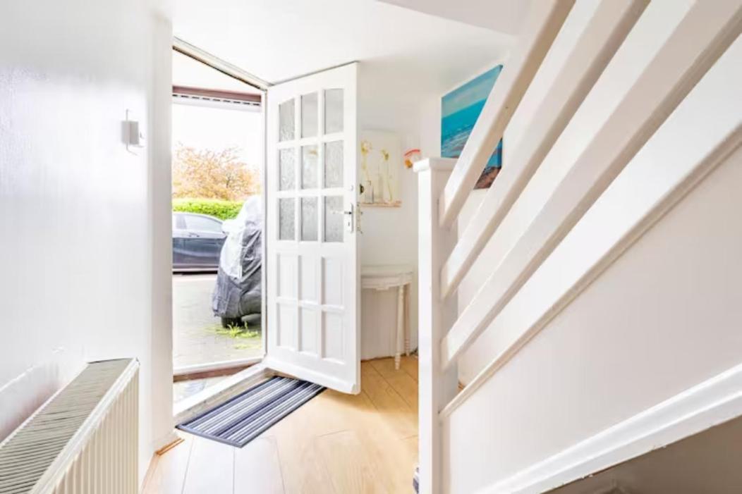 Luton Airport House In Quiet And A Very Pleasant Area, Near London Luton Airport Лутън Екстериор снимка