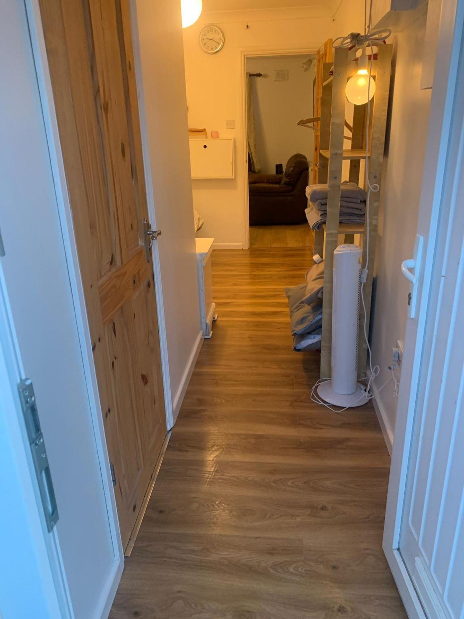 Luton Airport House In Quiet And A Very Pleasant Area, Near London Luton Airport Лутън Стая снимка