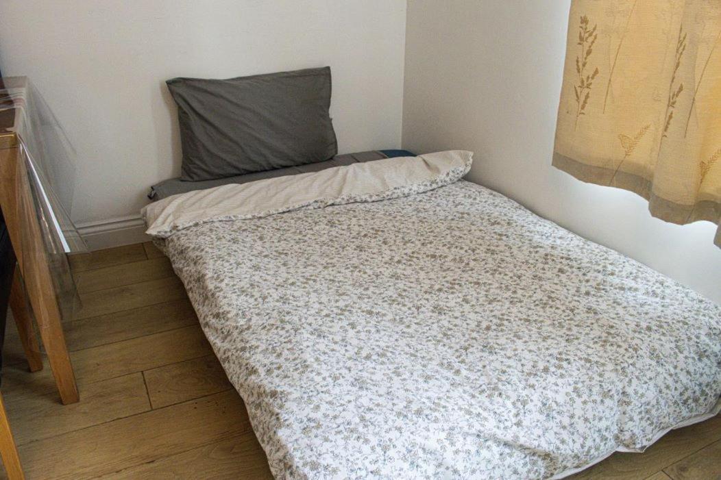 Luton Airport House In Quiet And A Very Pleasant Area, Near London Luton Airport Лутън Стая снимка