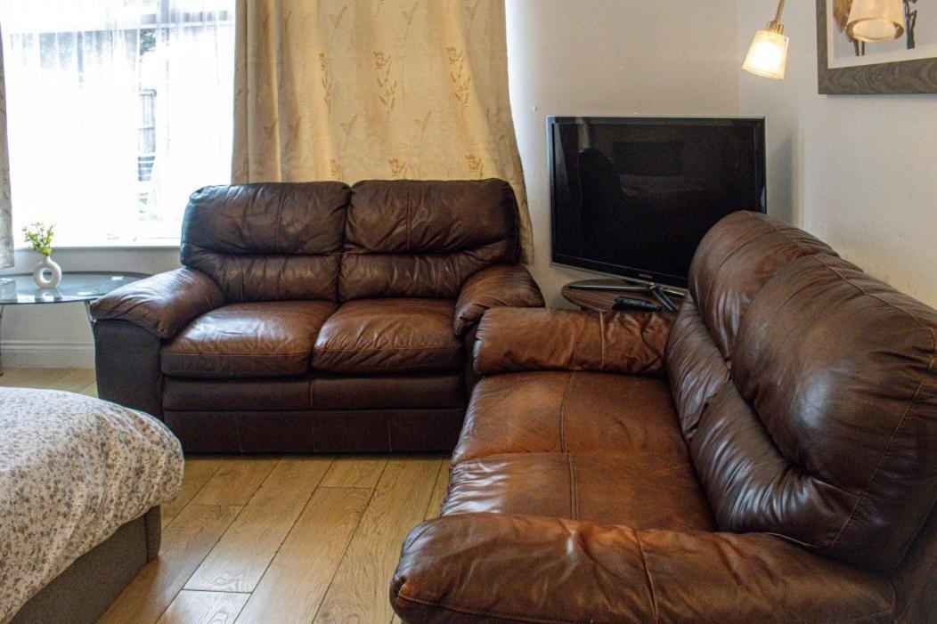Luton Airport House In Quiet And A Very Pleasant Area, Near London Luton Airport Лутън Екстериор снимка