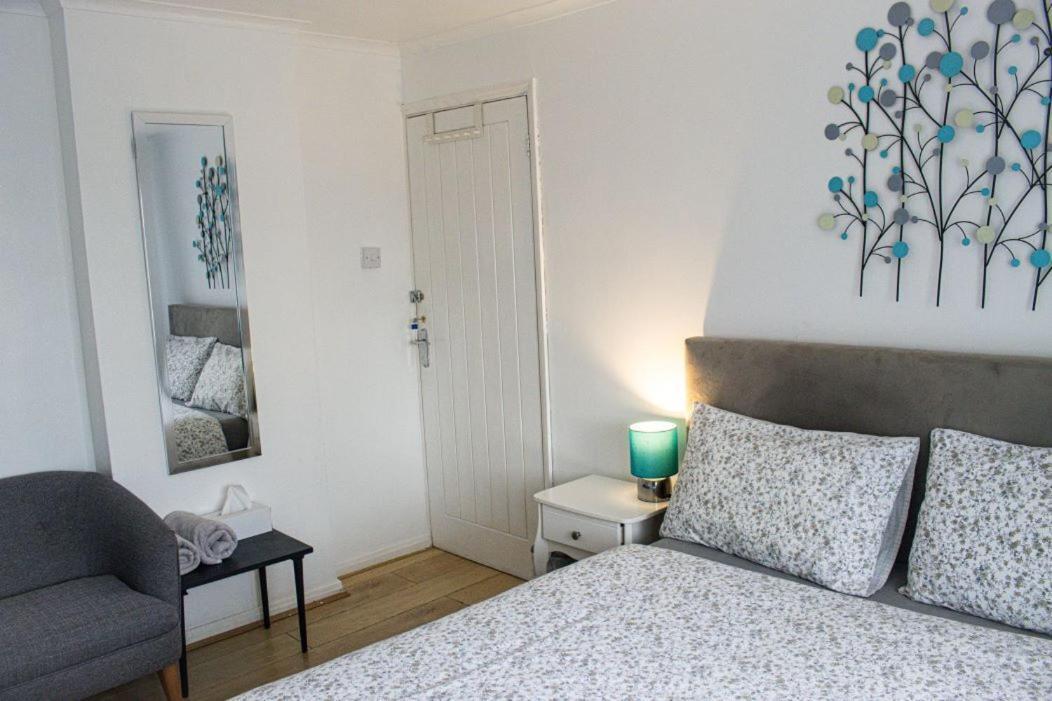Luton Airport House In Quiet And A Very Pleasant Area, Near London Luton Airport Лутън Екстериор снимка